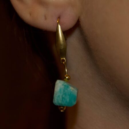 Orecchini in Larimar – Pendente Geometrico Dorato