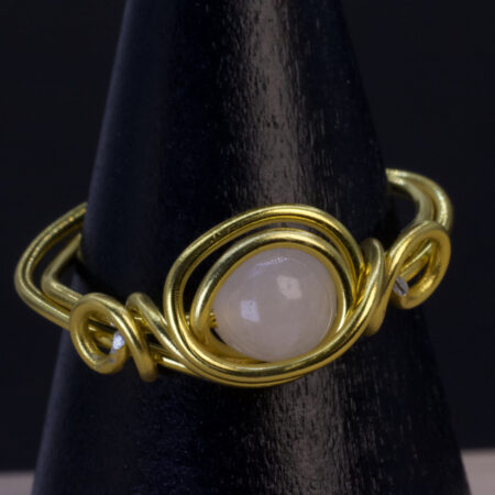 Anello in quarzo rosa | nido dorato delicato