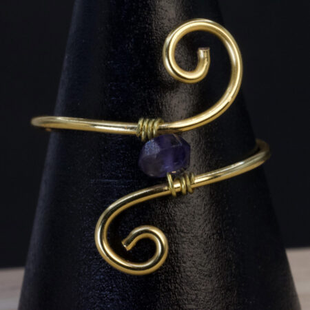Anello in ametista | spirale dorata essenziale