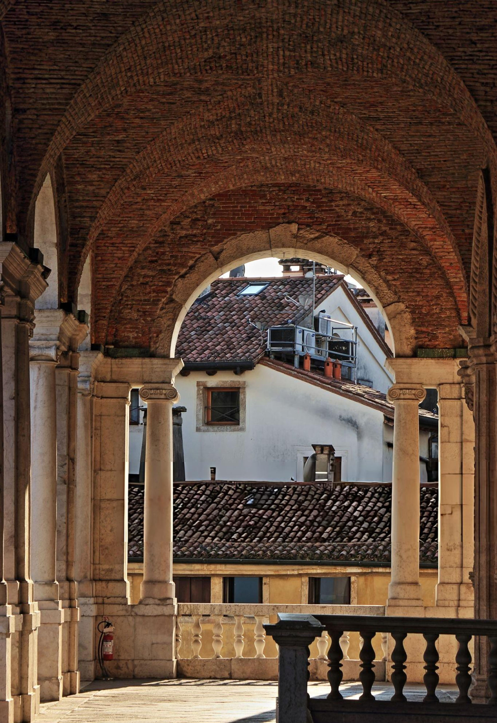 scorcio dai portici di vicenza realizzazione siti internet Vicenza per imprese locali